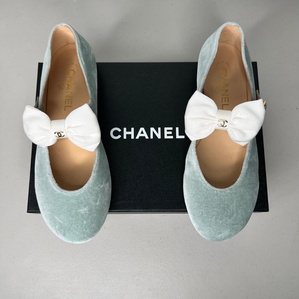 Chanel Velvet Ballet Flats Bow Métiers d'Art Size 38.5 - Picture 2 of 13